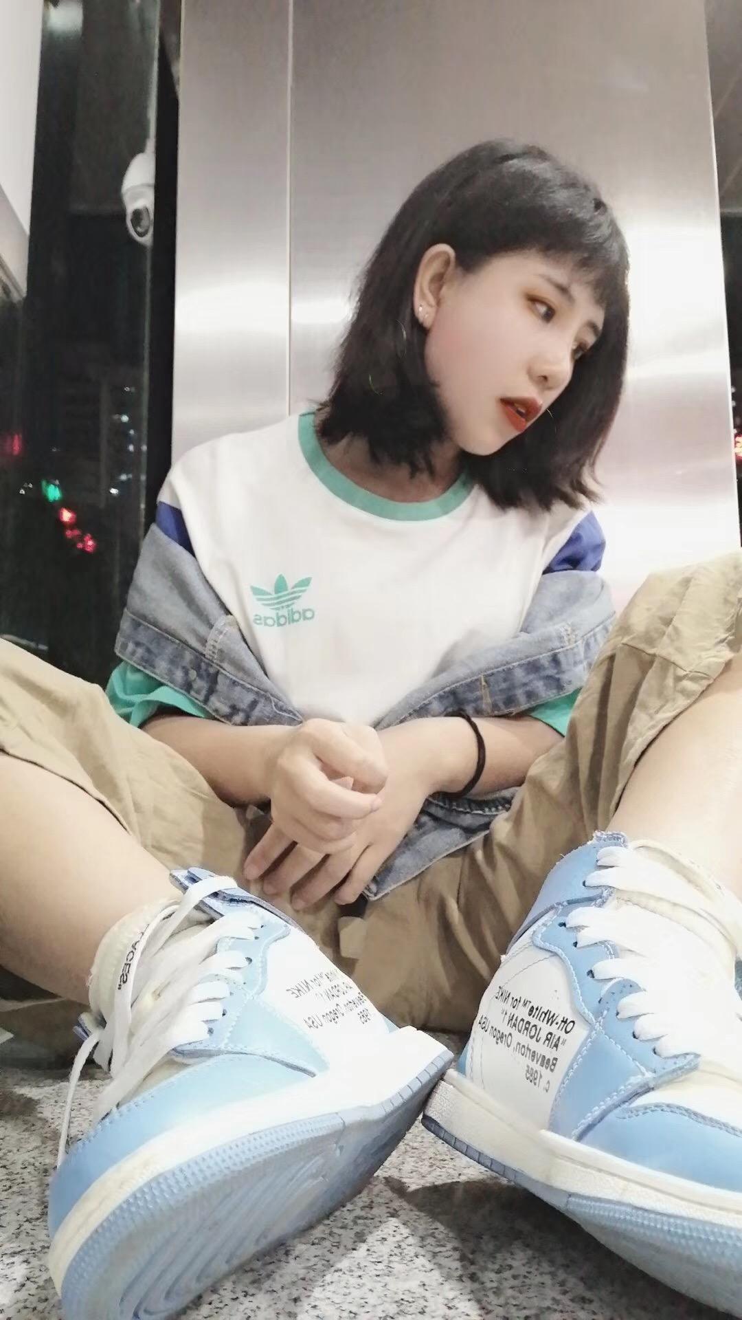C杯大胸妹子，很听话 第2张