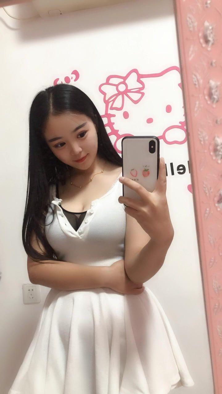 18岁粉嫩的小辣妹,内壁粉红色 第3张