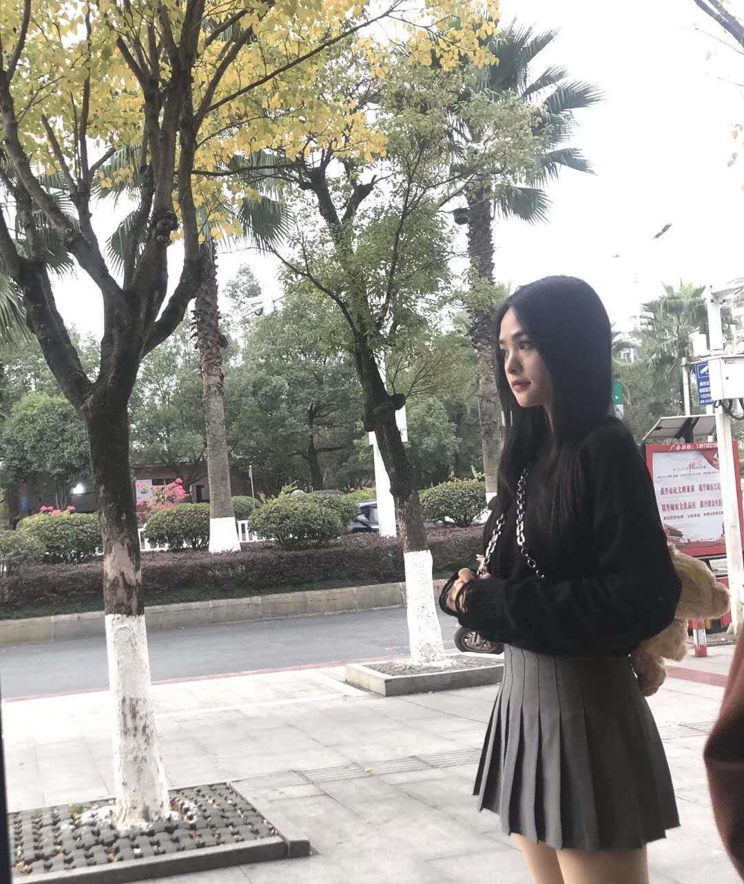 2020年11月4白嫩嫩的大长腿沐子 第3张