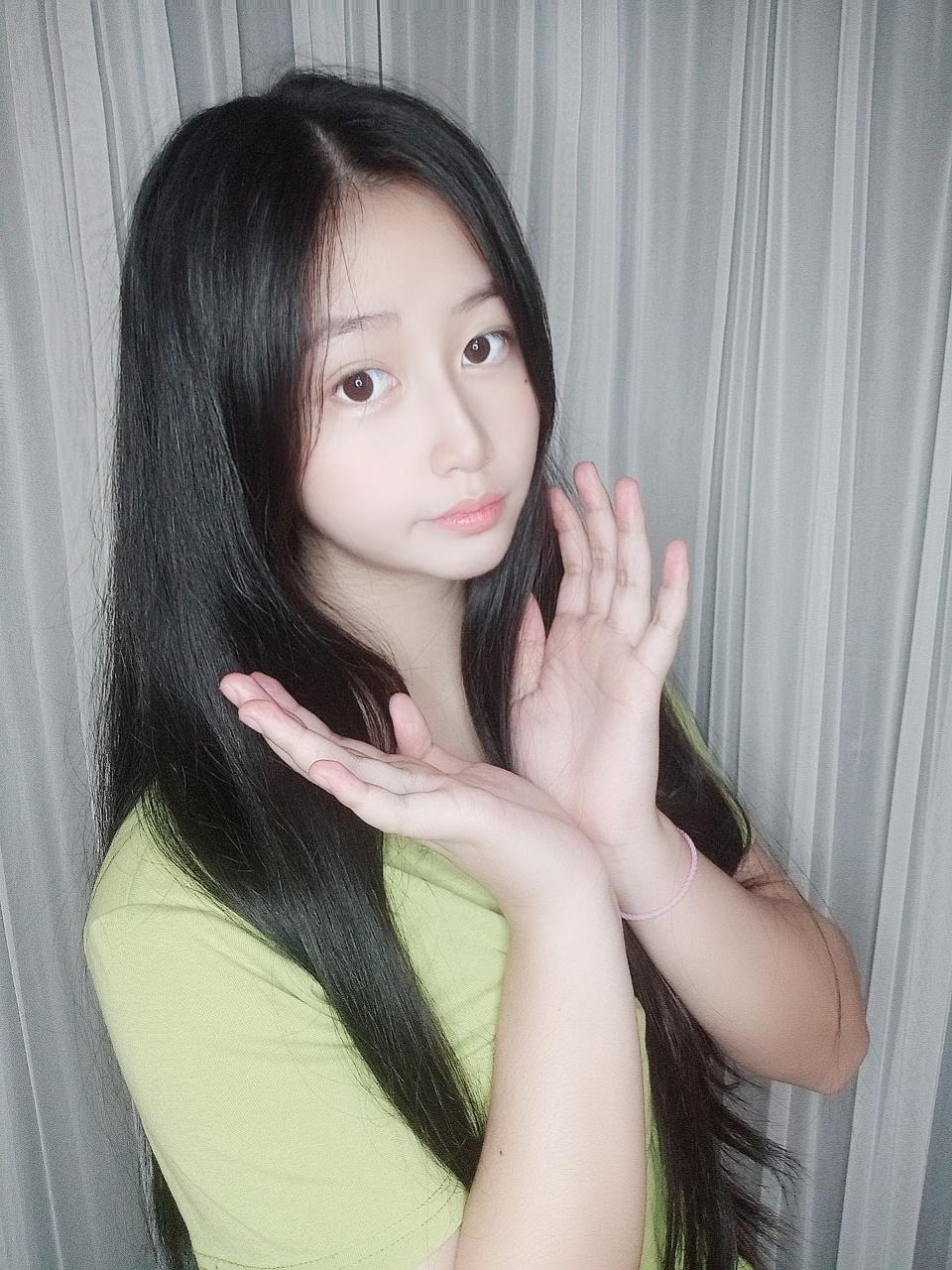 2020/11/3纯素颜美女敏宝 第1张