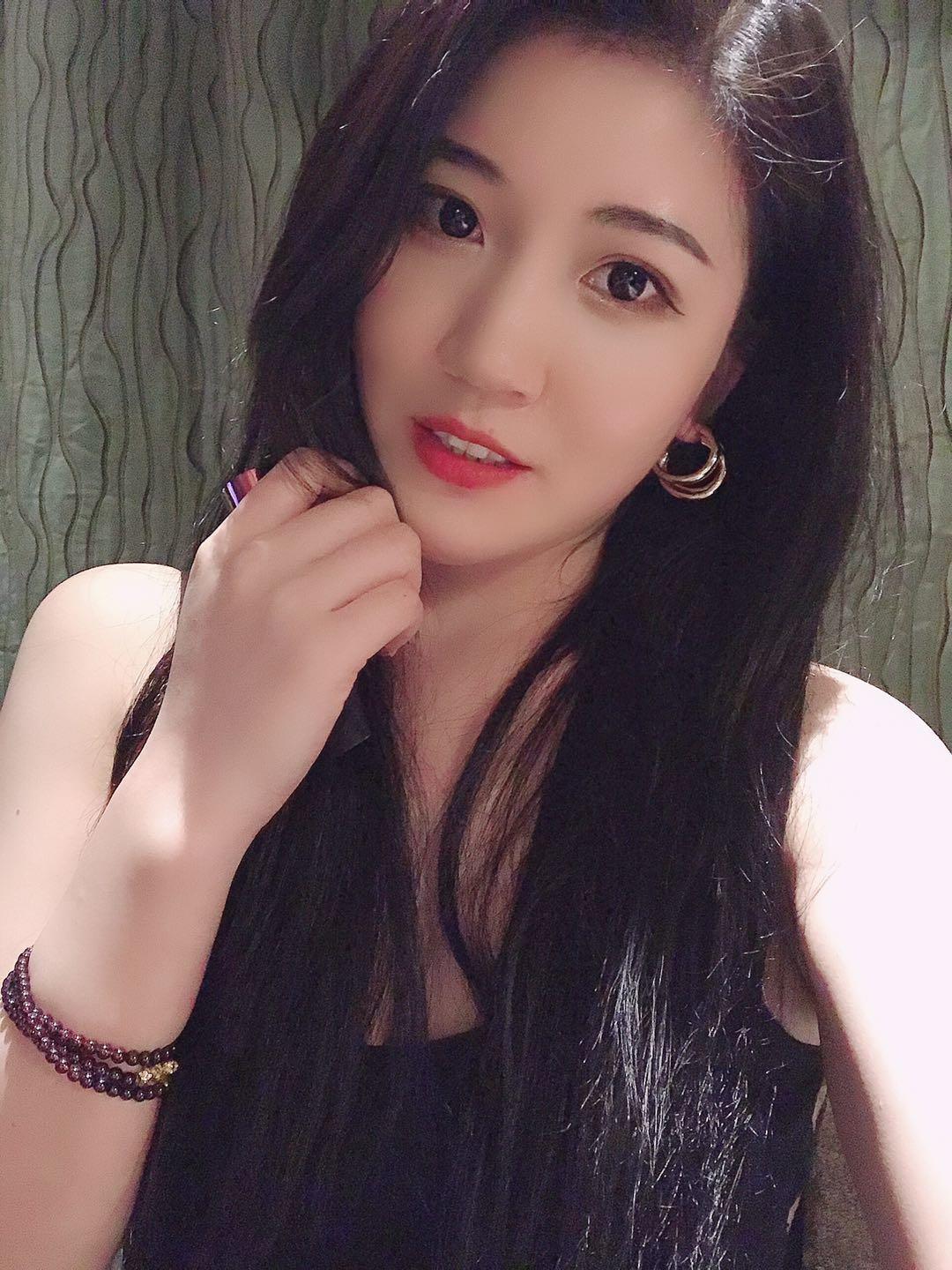 2020.11.6风情万种的妩媚小妞 第2张