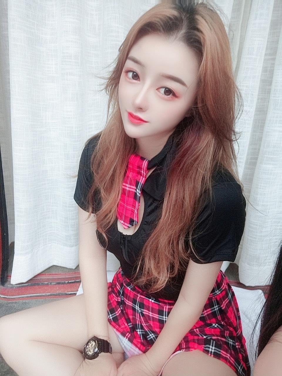 2020/10/14酷似迪丽热巴的小热热 第2张