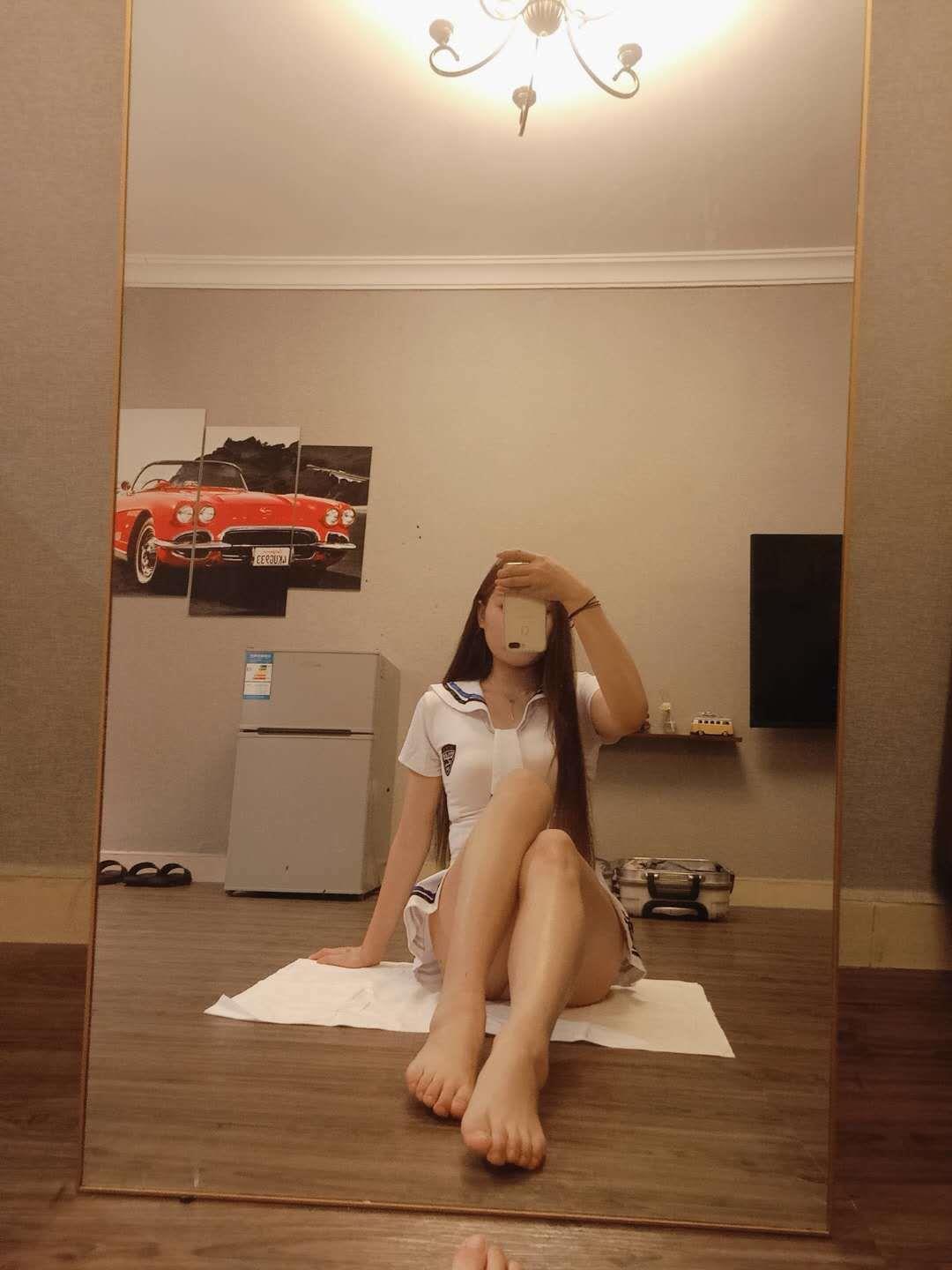 2020/10/21服装模特一线天的气质大美女 第3张