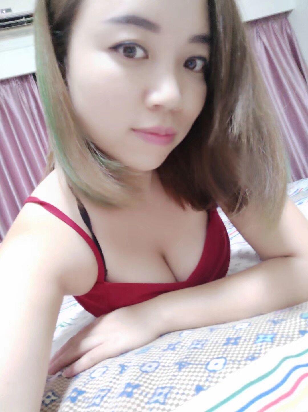 在中山找的一大胸美女,价格实惠 第1张