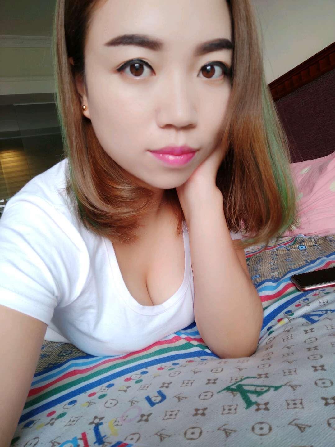 在中山找的一大胸美女,价格实惠 第2张