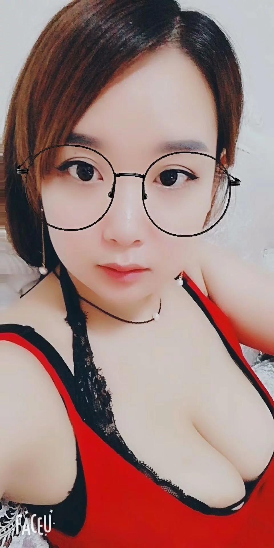 微胖妹子的奶，比普通妹子的就是大很多 第1张