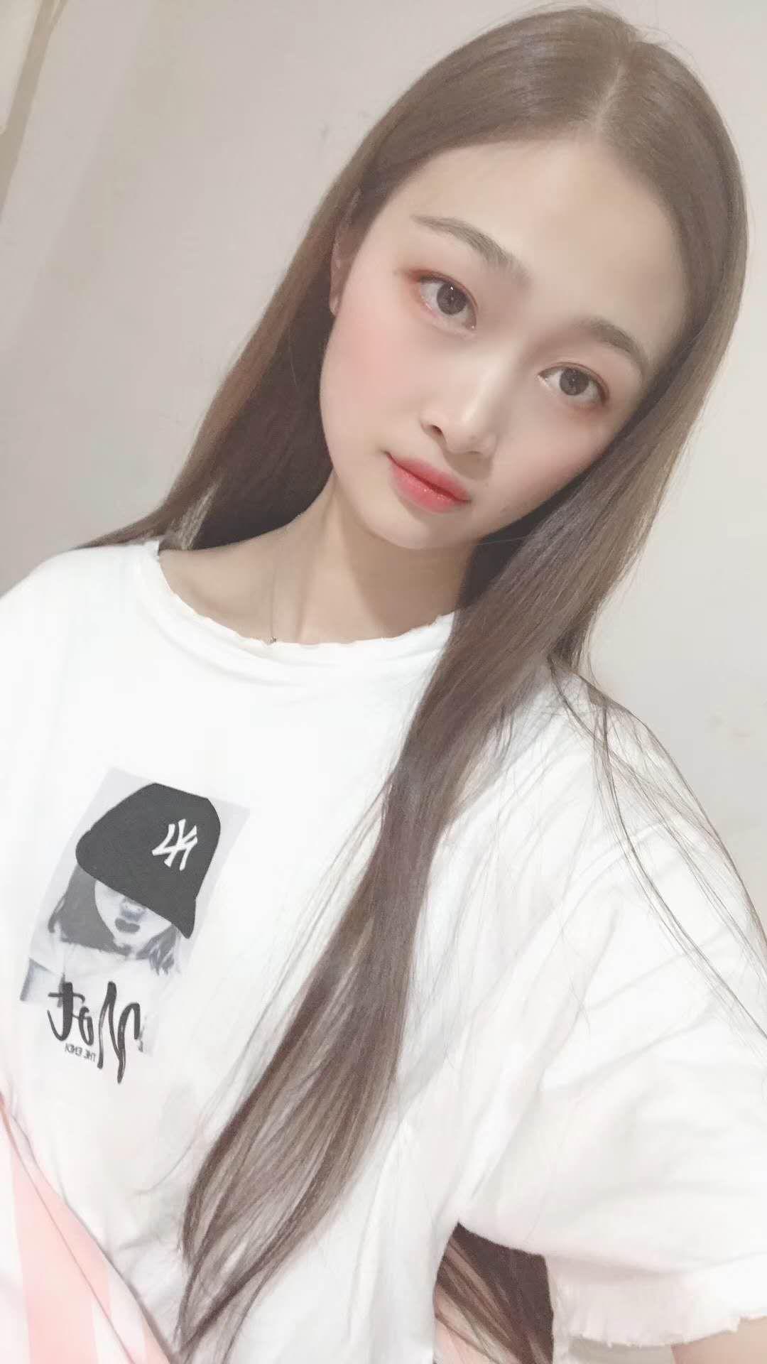 98年的妹子,良家的感觉女友168高 第1张