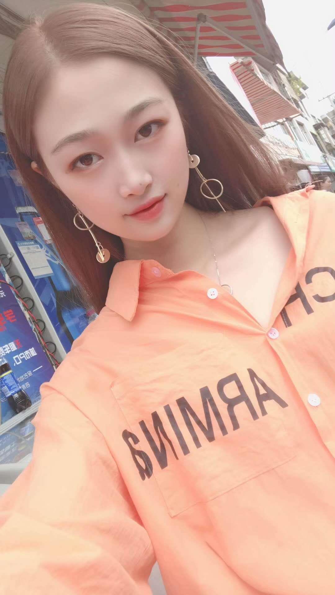 98年的妹子,良家的感觉女友168高 第2张
