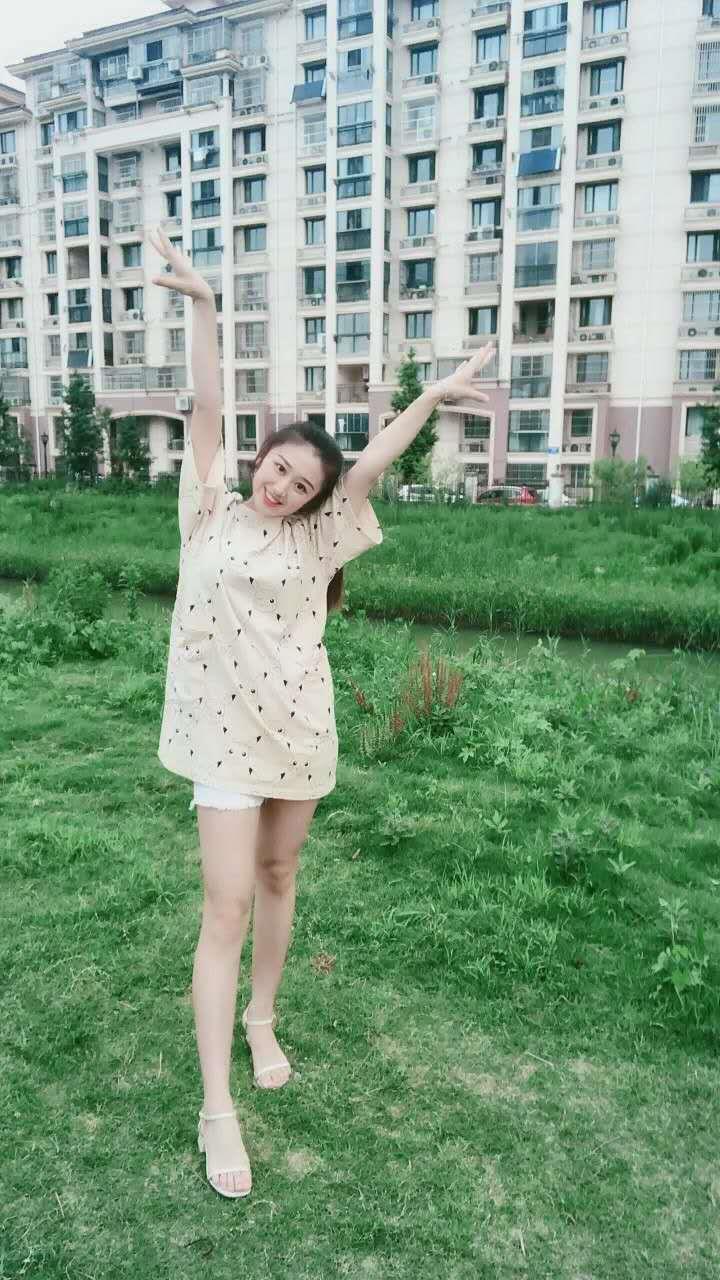 2020年9月2刚刚毕业的艺术学院的学生妹 第2张