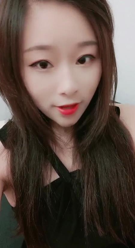 2020年9月218岁粉嫩小萝莉，可遇不可求 第1张