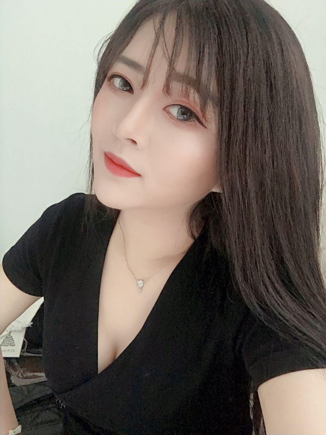 20岁活脱脱小妖精薇薇，懂男人 第1张
