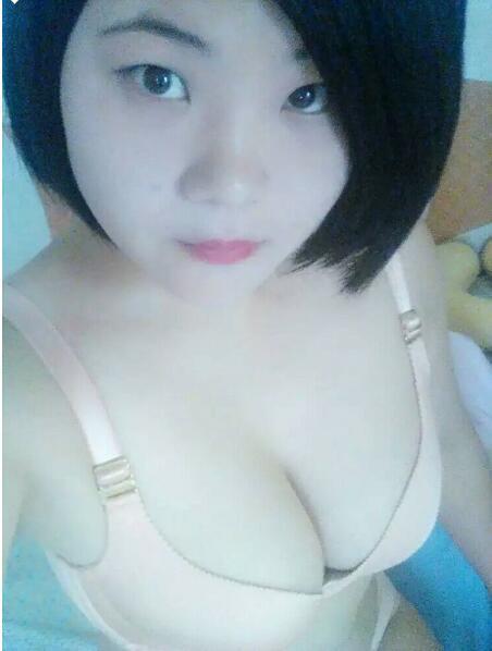 高挑亮丽胸白新美女 第1张