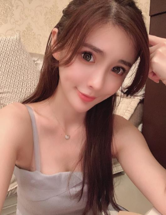 很走心的素颜女神媛媛洗鸡鸡 第1张