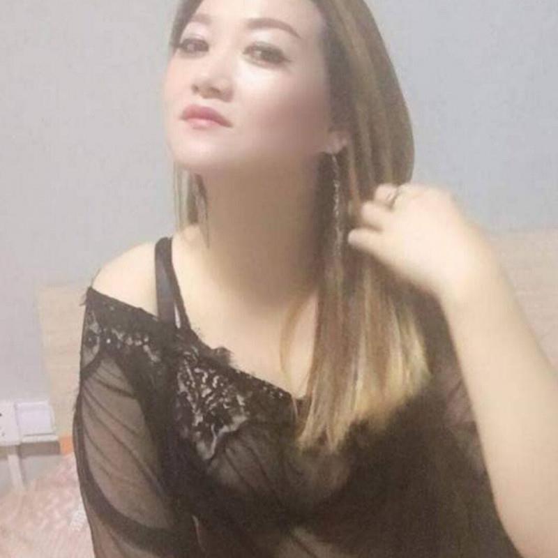 丰乳肥臀的熟女 第1张