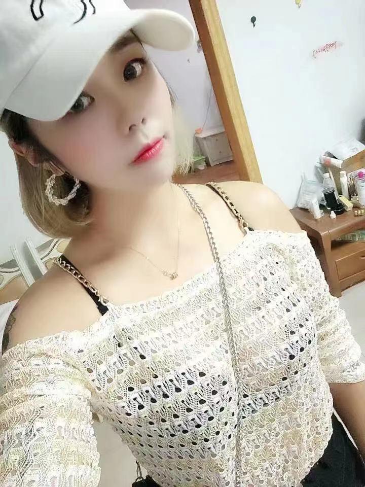 龙华小美女 第1张