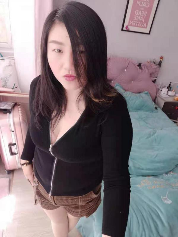 汉中门少妇和她室友 第2张
