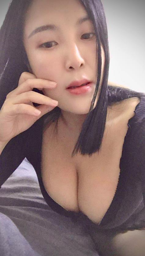 掰开骚B乖乖让你进 第2张