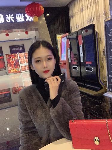 高冷妹妹为了包包出来卖 第1张