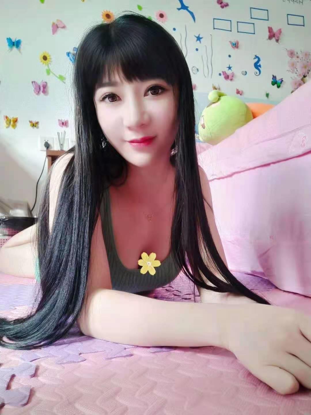学舞蹈的腰很好，可以解锁多种姿势 第2张
