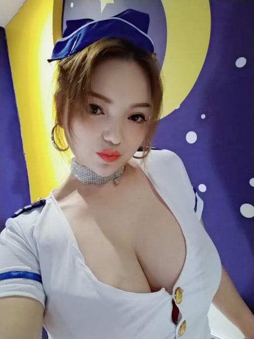 巨乳笑笑 第1张
