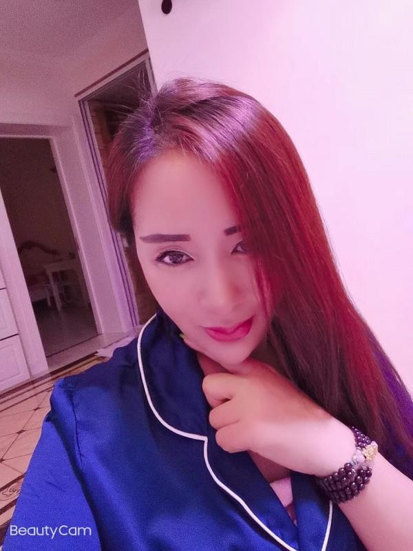 主动舌吻的熟女 第1张