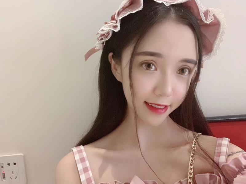 娇小妹子恋恋 第1张