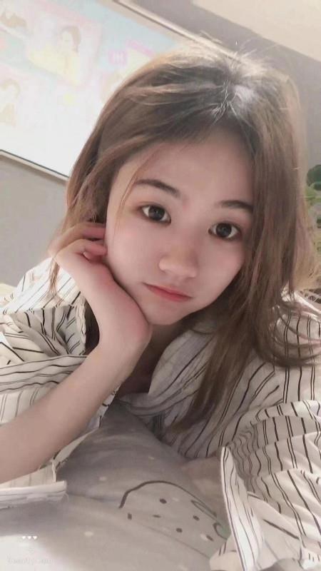 新街口抱着做的小美女 第3张