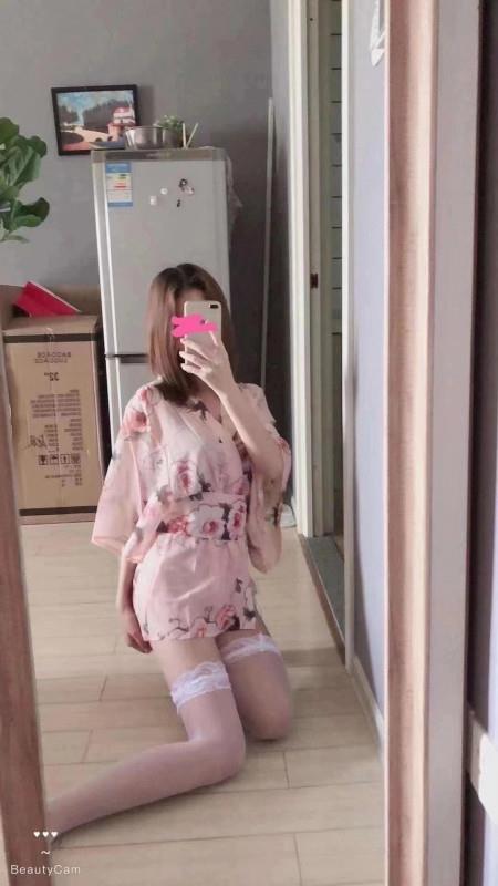 新街口抱着做的小美女 第4张