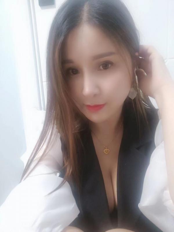 韵味十足的大奶少妇 第4张
