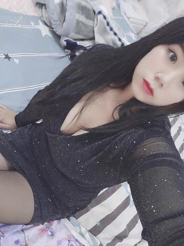 模特美眉 第1张