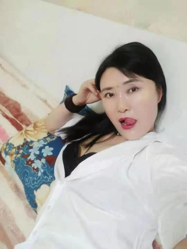 二七万达高挑妹子 第1张