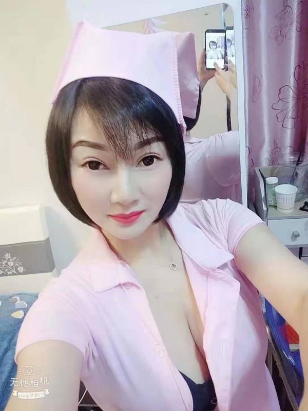 服务系三通大奶少妇 第1张