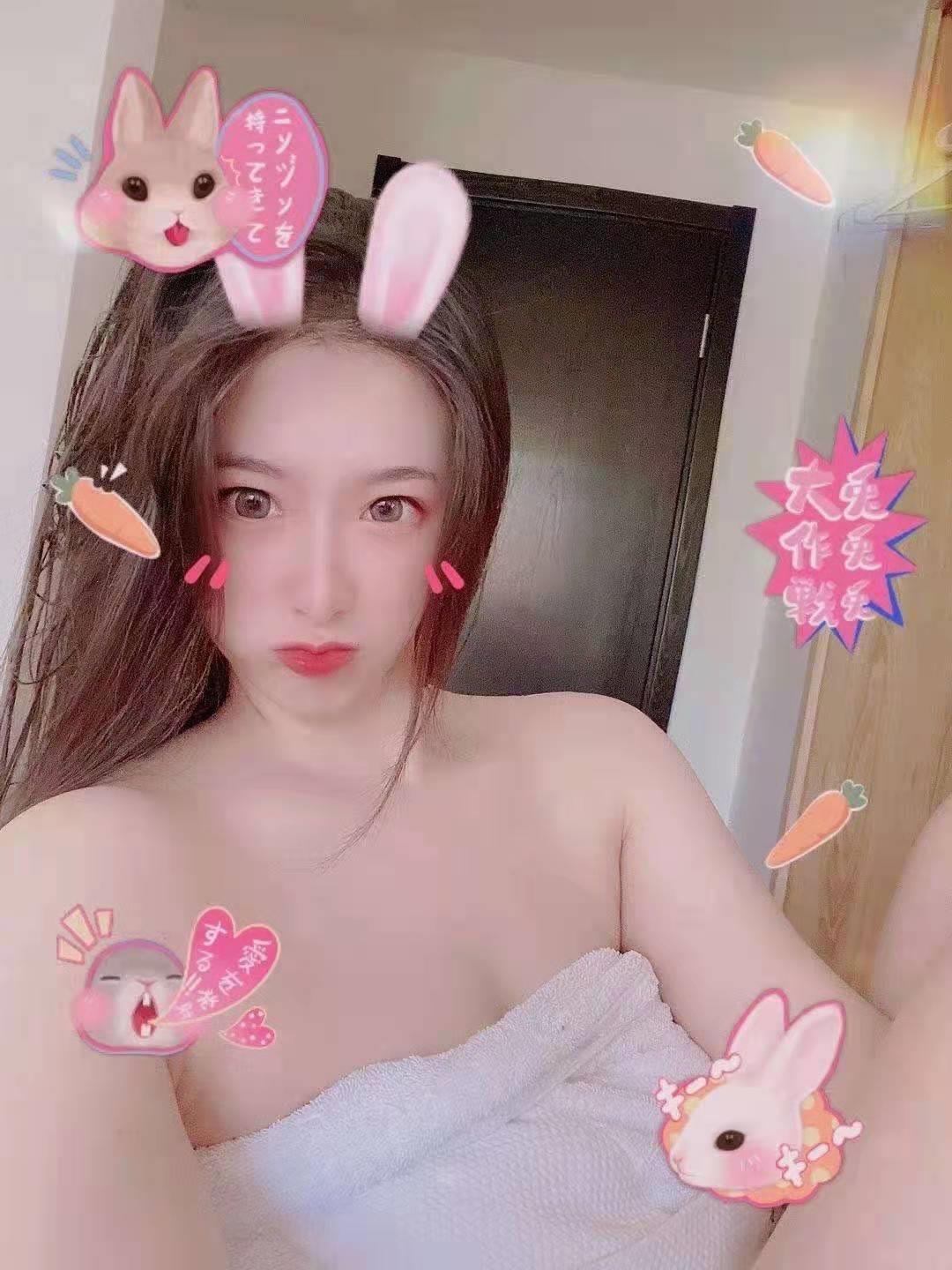 34D大奶，上凸下翘，洋马身段，单手不能握 第1张