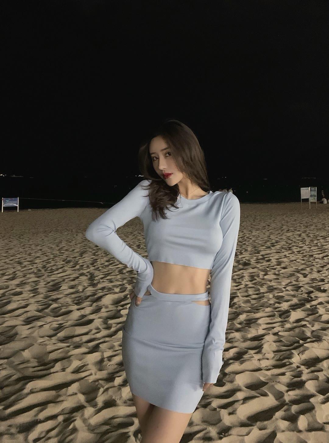 强烈推荐大奶吊灯女神梦梦姐黑丝大长腿,男人的梦想 第3张