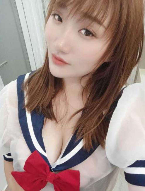 丰满的小姐姐，胸大 第3张