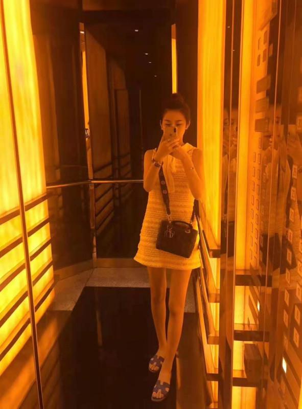 城关区静宁路漂亮妹子 第1张