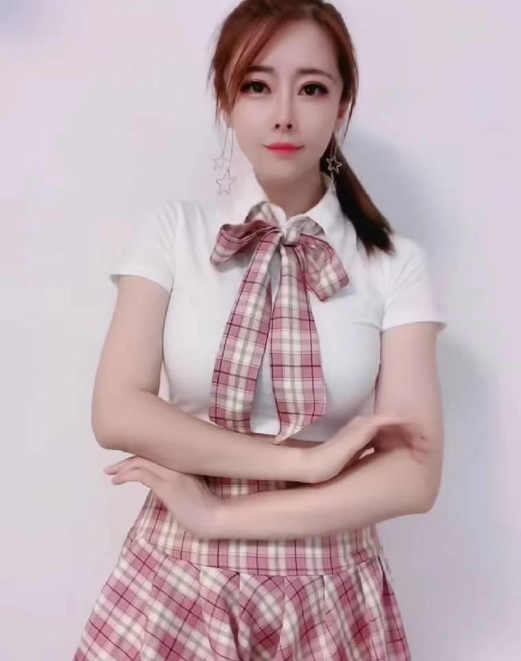 极品大奶熟女喜欢熟女的兄弟一定不要错过 第1张