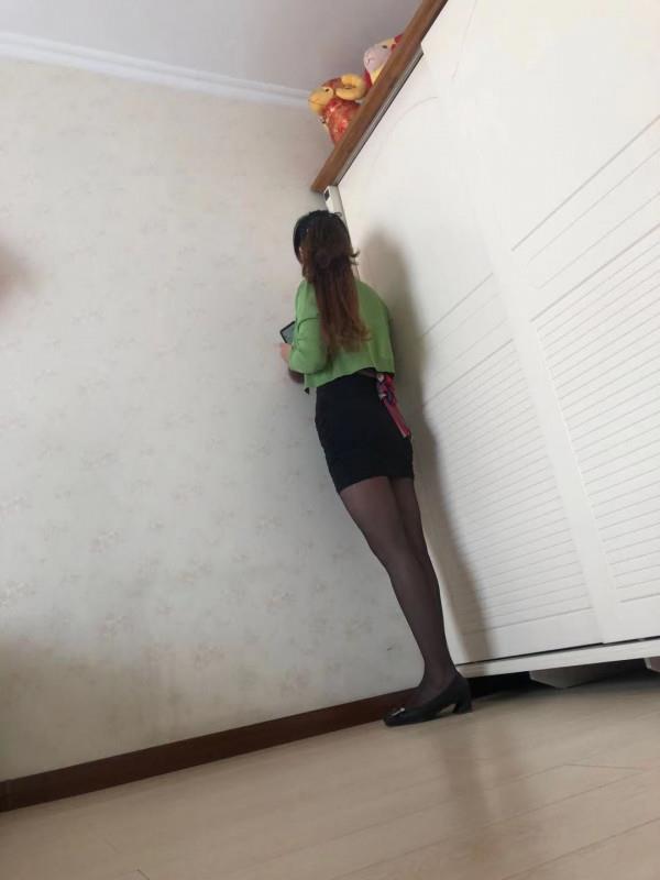 170多黑丝熟女 第1张