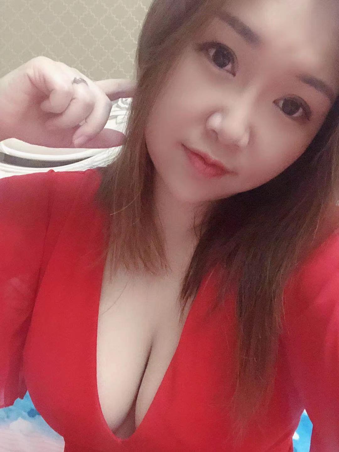 大胸少妇，泄火 第2张
