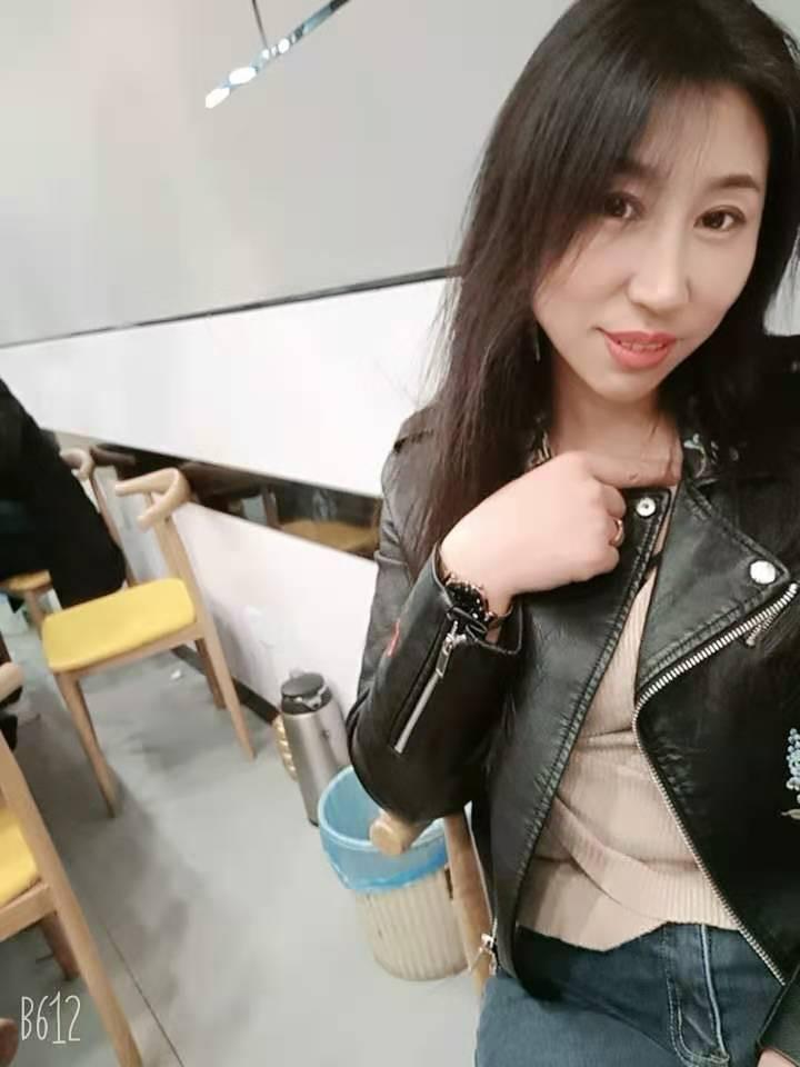 会喷水的大长腿 第2张