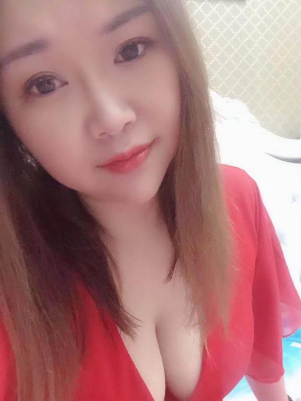 三里街的微胖熟女 第2张