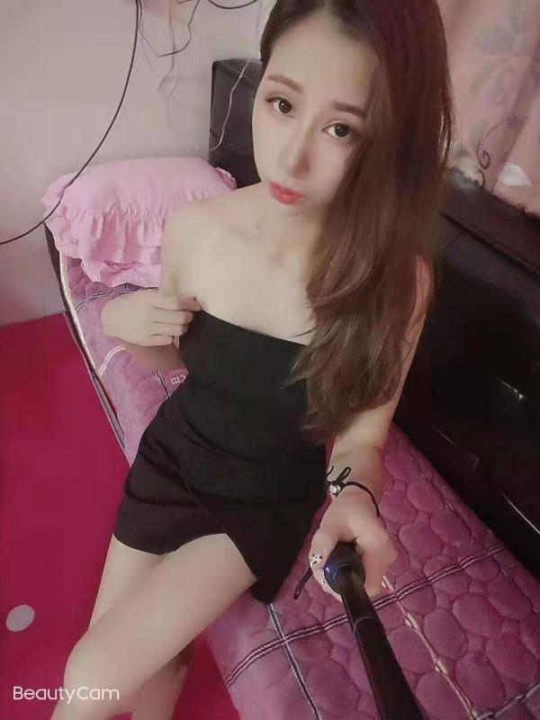 白云美腿温柔小妹 第1张