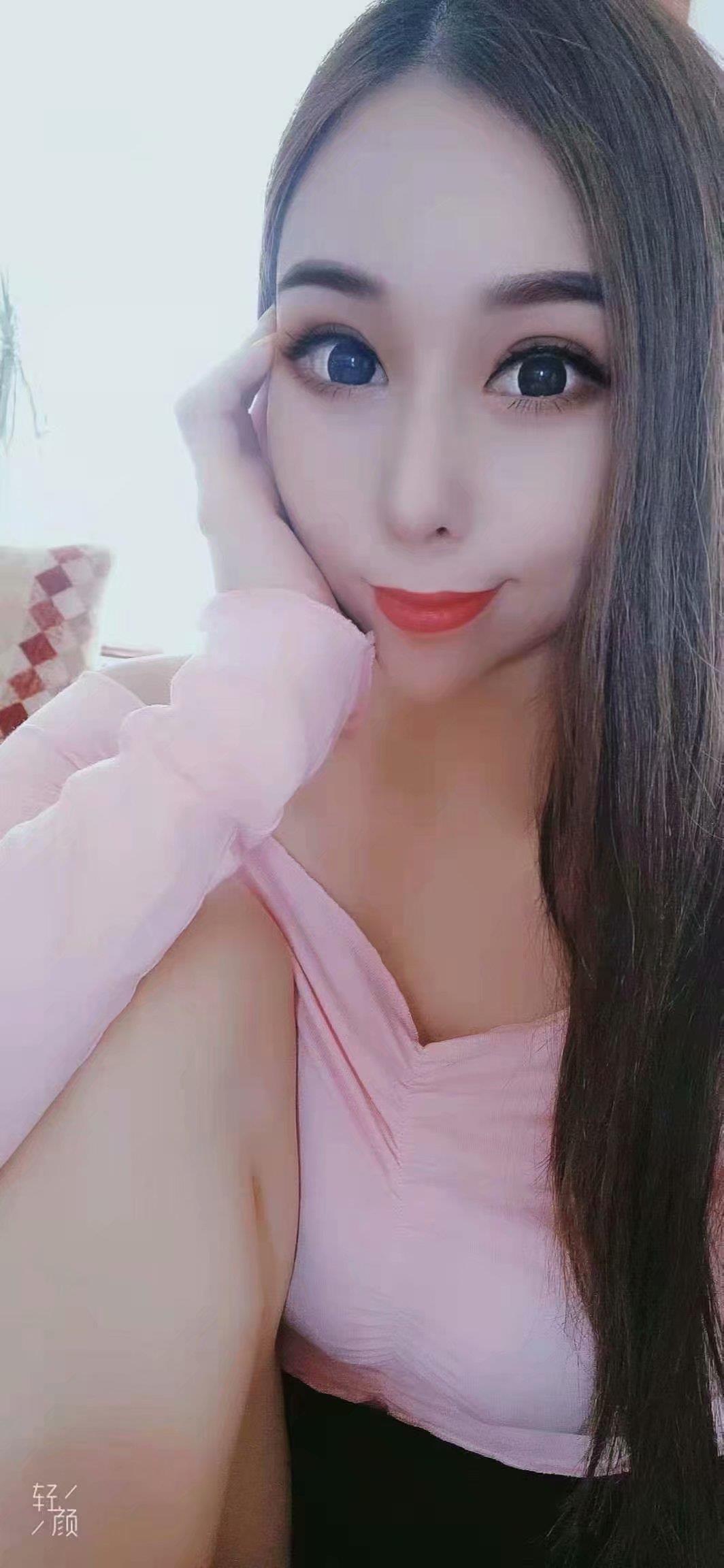 数码广场妹子 第1张