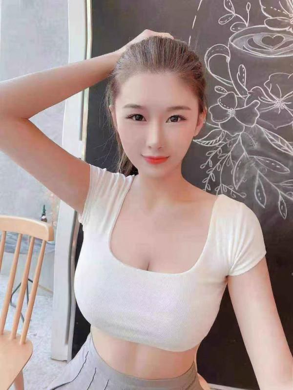高挑妹子琳娜娜 第4张