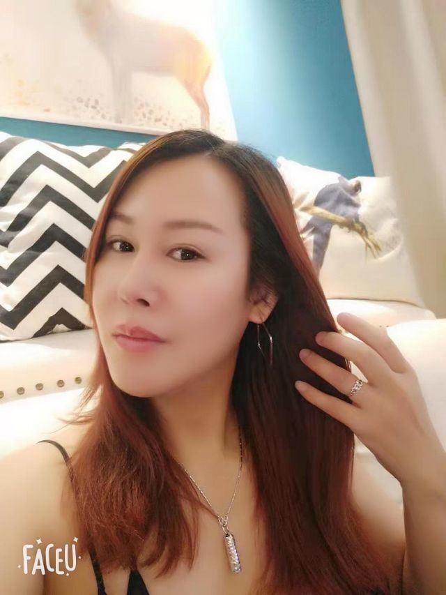 值得一试的少妇 第1张