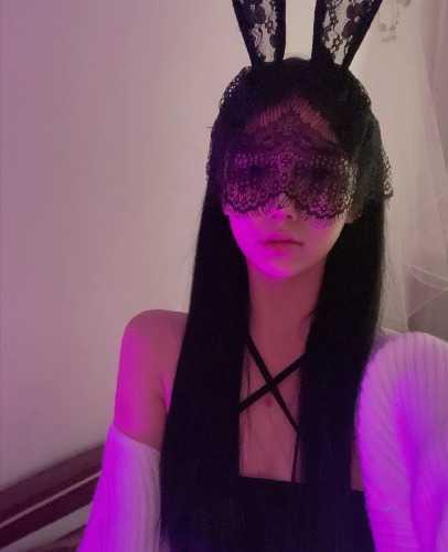 刚下水性感妩媚多姿的小姐姐 第1张
