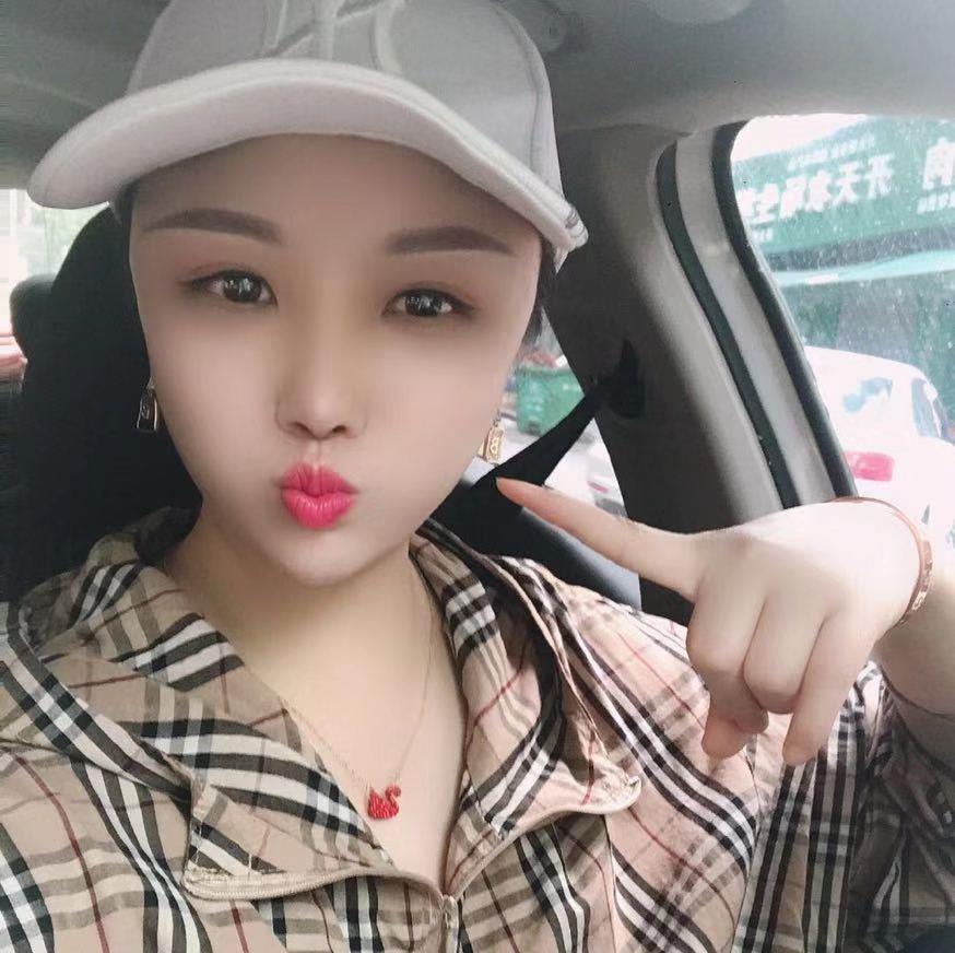 高挑火辣的小姐姐 第1张