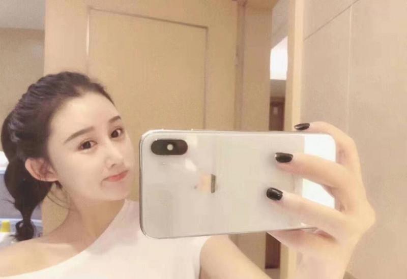 长相清纯的97年嫩妹 第2张