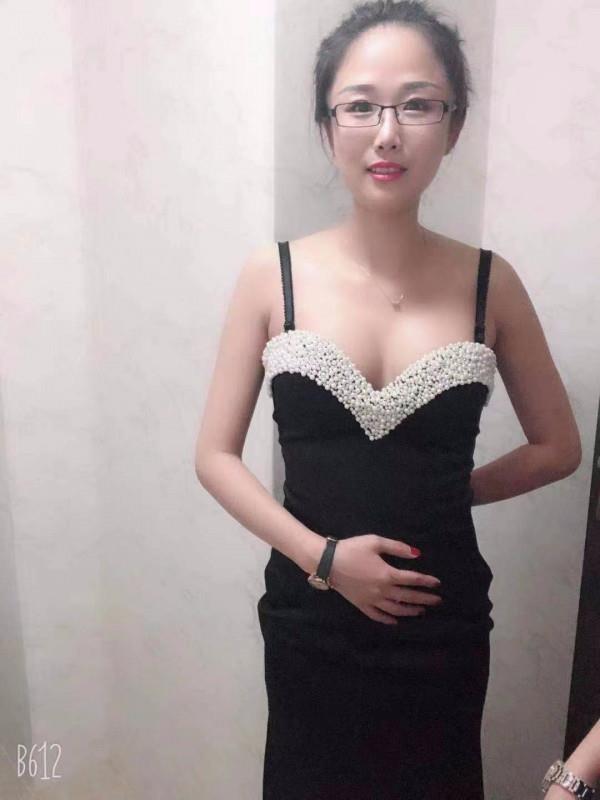 河北戴眼镜的小美女 第1张
