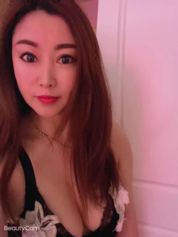 熟女月月 第1张